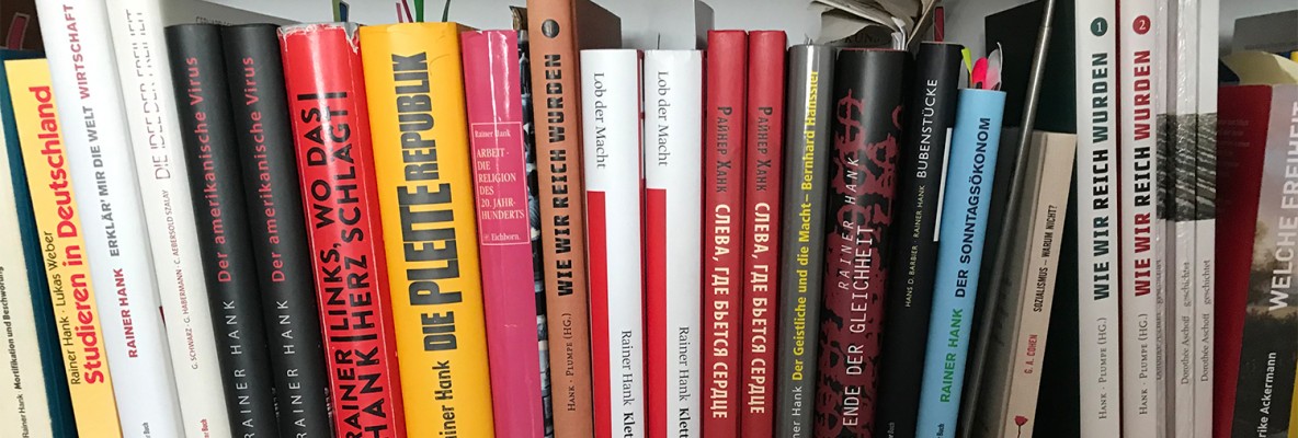 Rainer Hanks Bücherregal