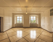 Hohe Decken, Stuck, Erker - und gar nicht so teuer Foto Lukinski