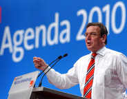 Als Gerhard Schröder noch Reformer war. Foto Archiv